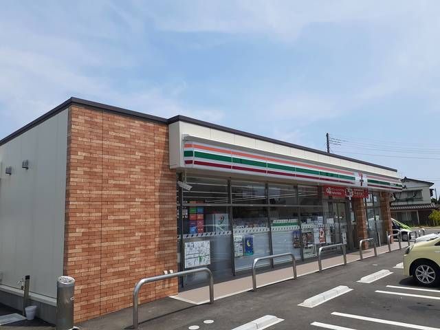 コンビニ　セブンイレブン（コンビニ）まで533m