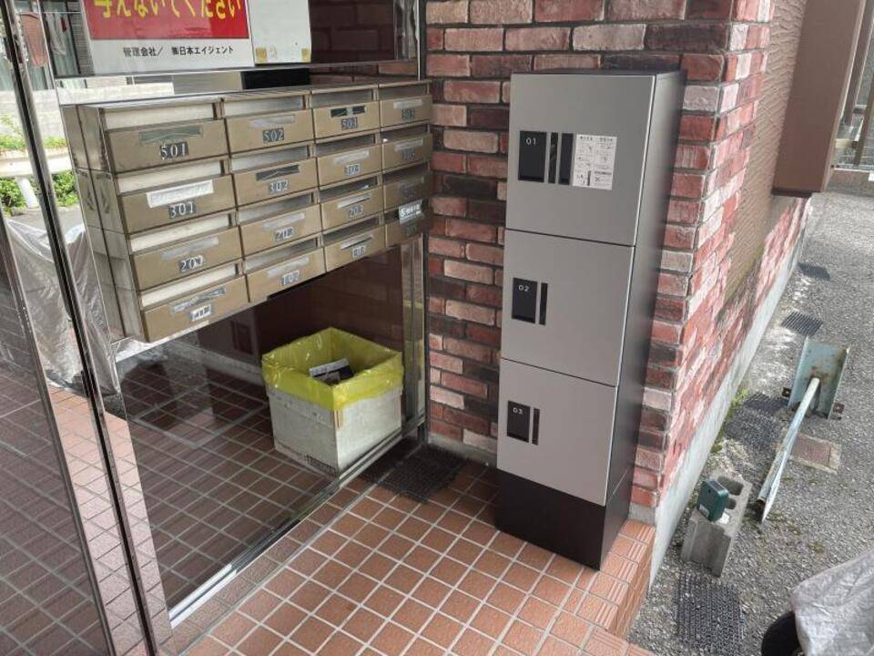 エントランス　宅配ボックス