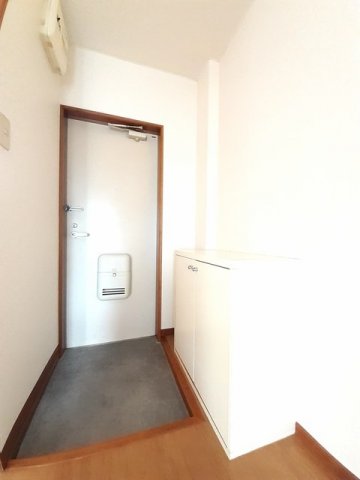 玄関　収納もある玄関です