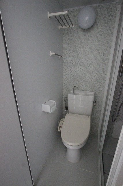 トイレ　同物件別号室のものです。