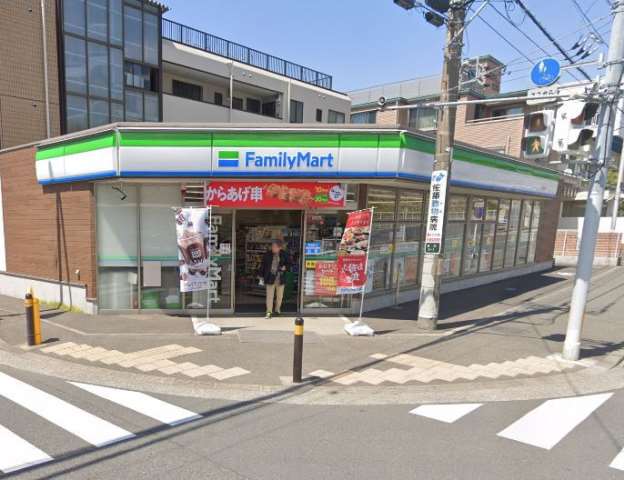 コンビニ　ファミリーマート（コンビニ）まで855m