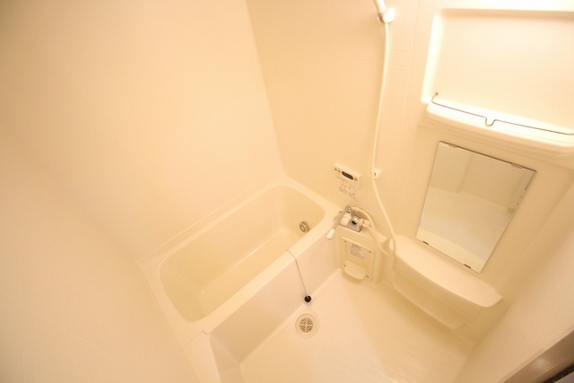 バス・シャワールーム　追い焚き給湯のユニ