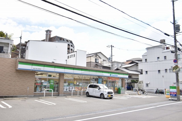 コンビニ　ファミリーマート　吹田千里山高塚（コンビニ）まで503m