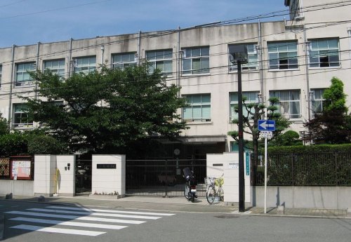 小学校　東三国小学校（小学校）まで471m