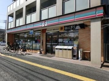 コンビニ　セブンイレブン（コンビニ）まで388m