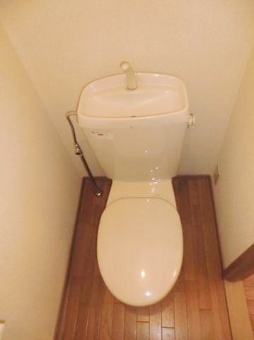 トイレ　清潔感のあるトイレルーム