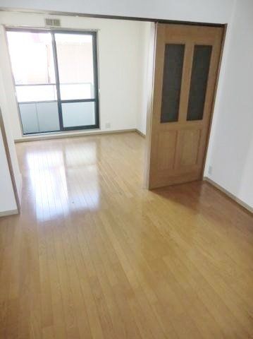 居室・リビング　日当たり良好な居室