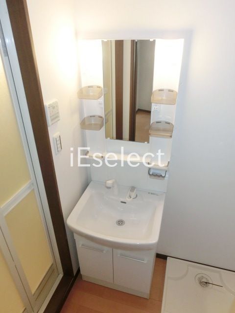 洗面設備　洗髪洗面化粧台付き。