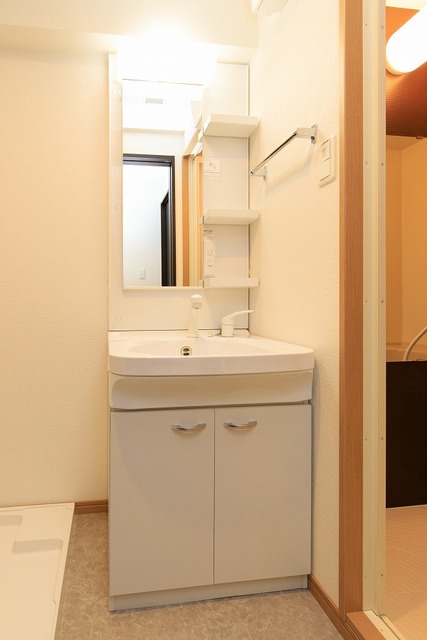 洗面設備　シンプルで使いやすい洗面台です！