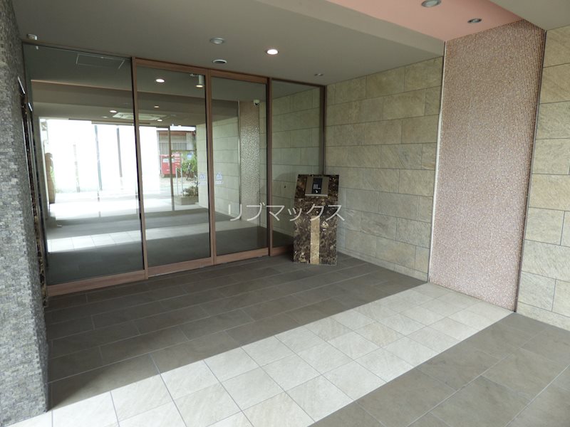 エントランス　当店は家主強制でない場合、消毒・抗菌代や安心サポート代など不