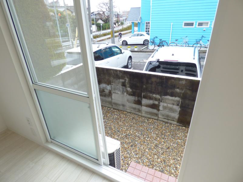 玄関　写真は101号室