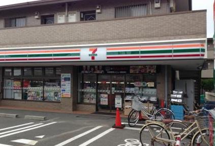 コンビニ　セブンイレブン（コンビニ）まで854m