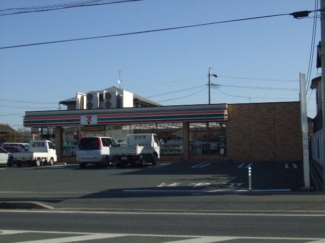 コンビニ　セブンイレブン（コンビニ）まで320m