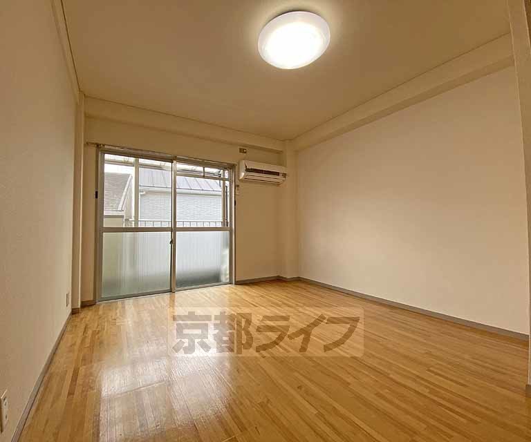 居室・リビング　京都工芸繊維大学まで徒歩２分の物件の最上階、南向きのお...