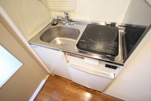 キッチン　同物件別号室のものです。