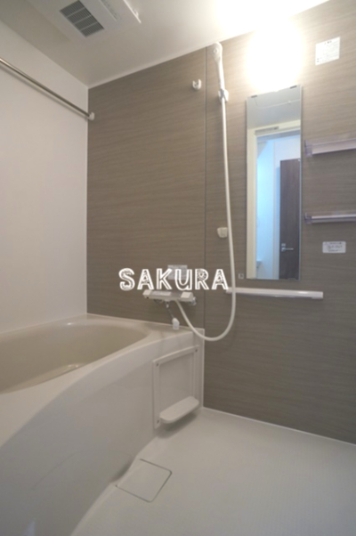 バス・シャワールーム　雨の日でも安心の浴室乾燥機付きです♪