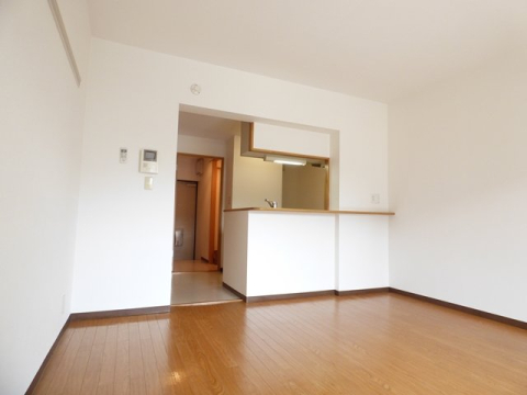 居室・リビング　画像同室タイプ１０１号室参照