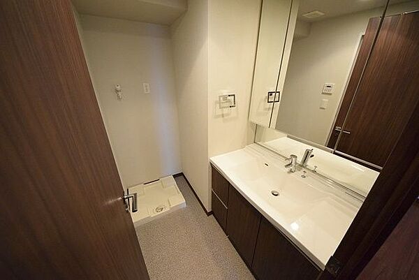 洗面設備　※別部屋の参考写真です。