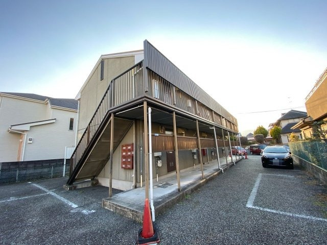 建物外観　敷地内に駐車場・駐輪場あります！