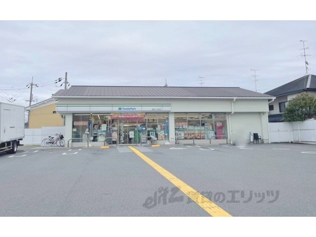 コンビニ　ファミリーマート樫原江ノ本町店（コンビニ）まで200m