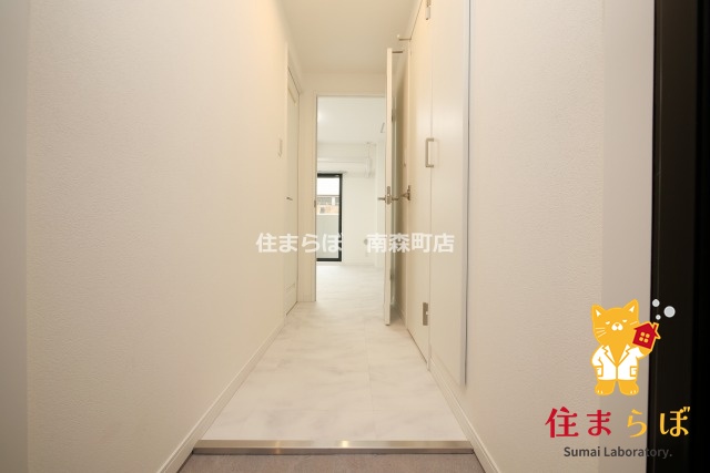 玄関　「気になったら、LINEで気軽に相談できますよ。」