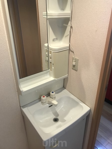 洗面設備　※別のお部屋のお写真です。参考までに。