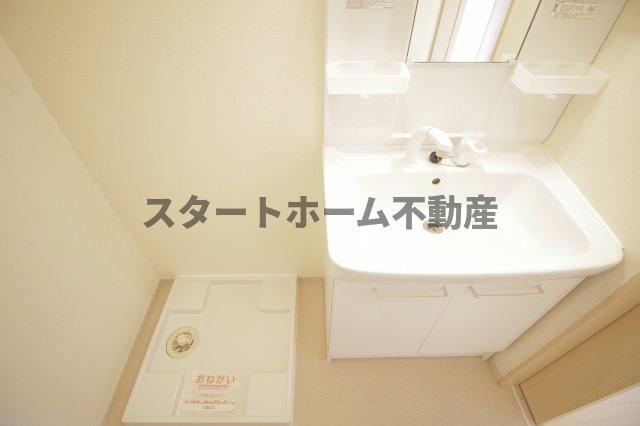 洗面設備　ゆったりとスペースのある洗面所