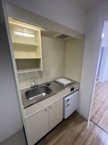 キッチン　(参考)同マンション反転間取り他部屋の写真