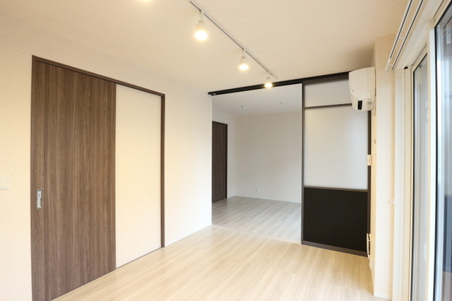 居室・リビング　リビングから洋室