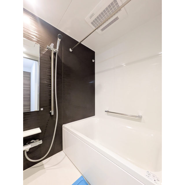 バス・シャワールーム　落ち着いた空間のお風呂です