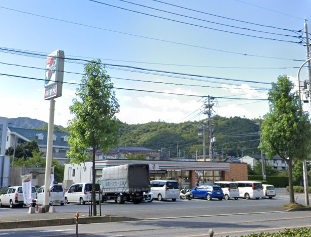 コンビニ　セブンイレブン（コンビニ）まで547m