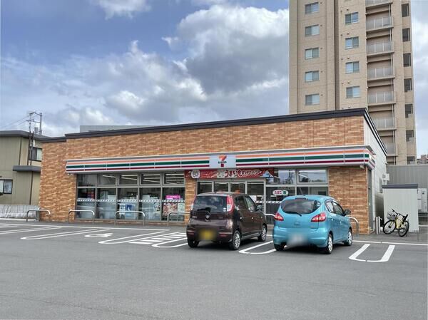 コンビニ　セブンイレブン札幌厚別中央1条店（コンビニ）まで333m