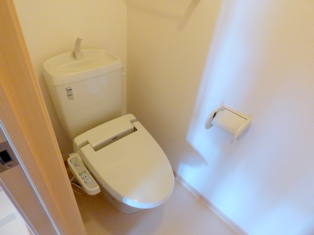 トイレ　温水洗浄便座付きトイレ
