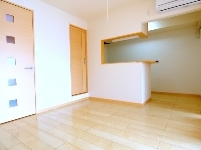 居室・リビング　明るいリビング