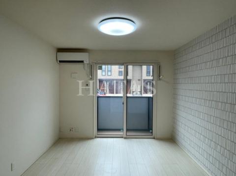 居室・リビング　同物件別部屋