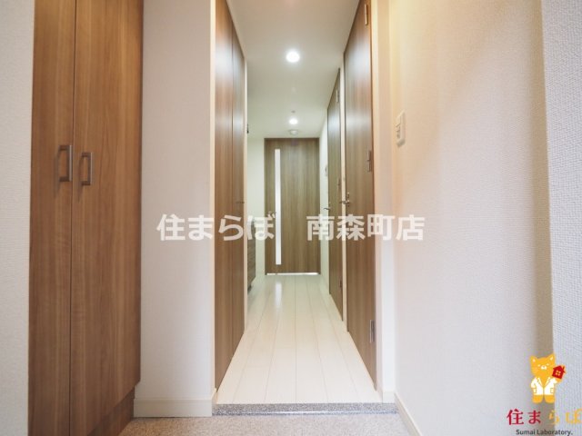 玄関　「気になったら、LINEで気軽に相談できますよ。」