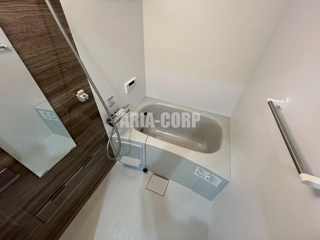 バス・シャワールーム　浴室乾燥機・追い焚き機能付きのバスルーム♪