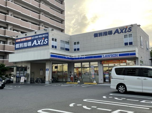 コンビニ　ローソン 広島大町東二丁目店（コンビニ）まで703m
