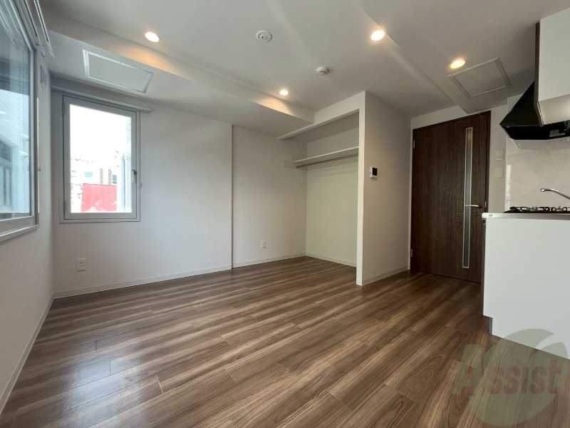 その他部屋・スペース　木目のフローリングは落ち着きのある印象のお部屋になりますね。