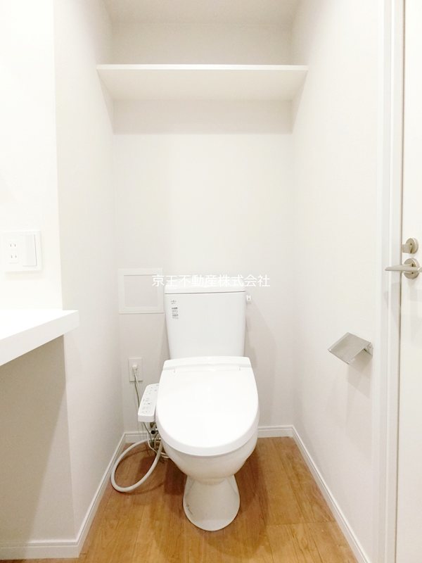 トイレ　温水洗浄便座付き