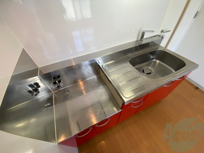 キッチン　キッチンです。ご自身でコンロを設置していただけます。