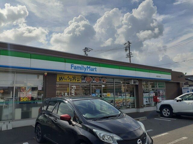 コンビニ　ファミリーマート 春日井大留店（コンビニ）まで500m