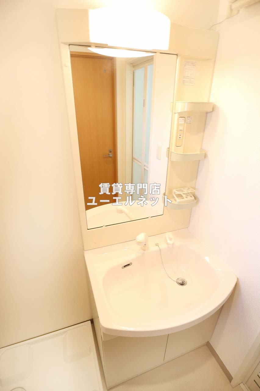 洗面設備　清潔感ある独立洗面台で毎日気持ちよく♪