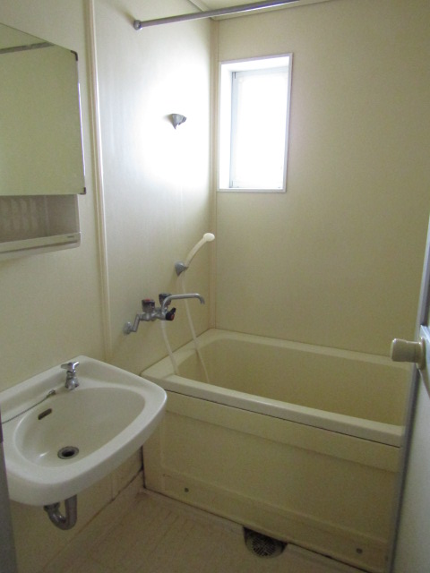 バス・シャワールーム　清潔感のあるバスルーム。 （※参考写真）