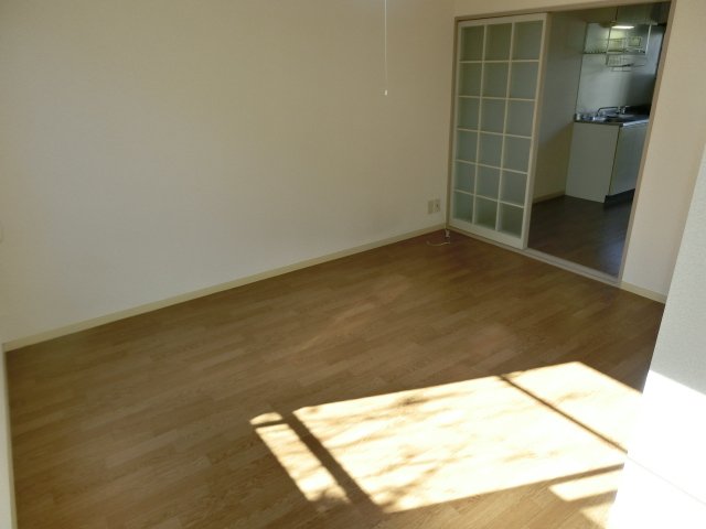 その他部屋・スペース　日当りのよい寝室スペース。 （※参考写真）