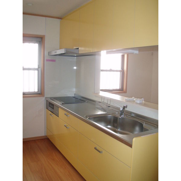 キッチン　室内写真は別部屋の写真です。