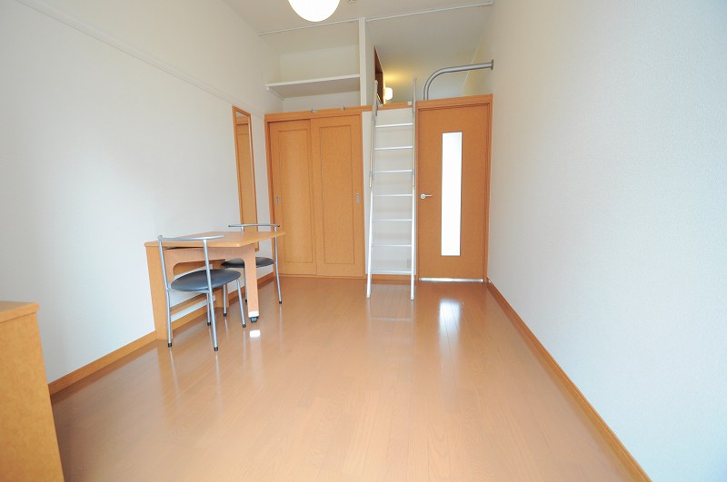 居室・リビング　1F フローリング仕様