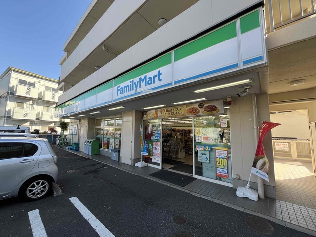 コンビニ　ファミリーマート三ツ境駅東店（コンビニ）まで62m