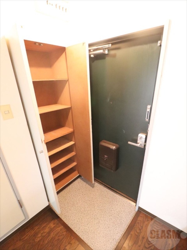 玄関　シューズボックスあります