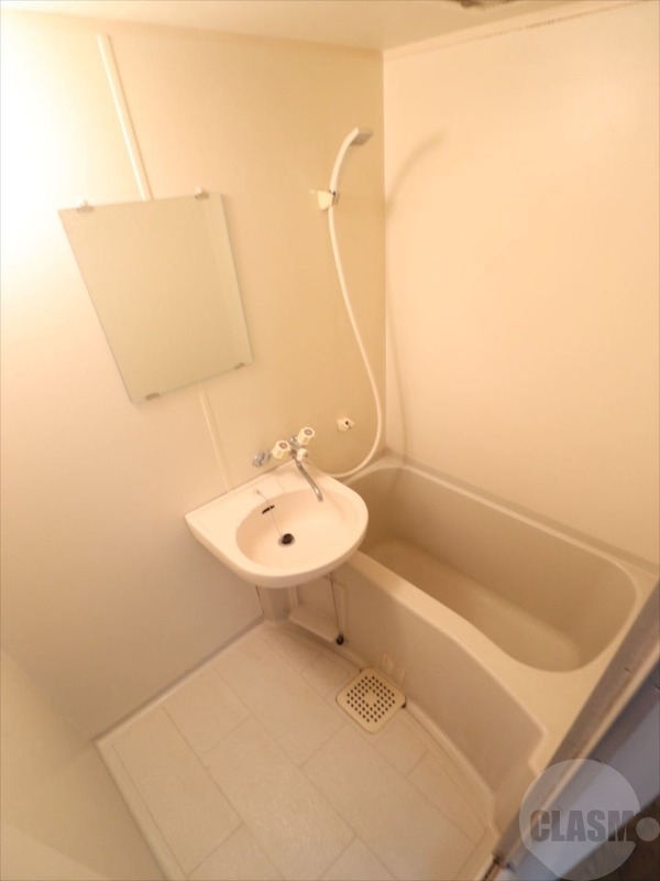 バス・シャワールーム　清潔感のあるバスルーム